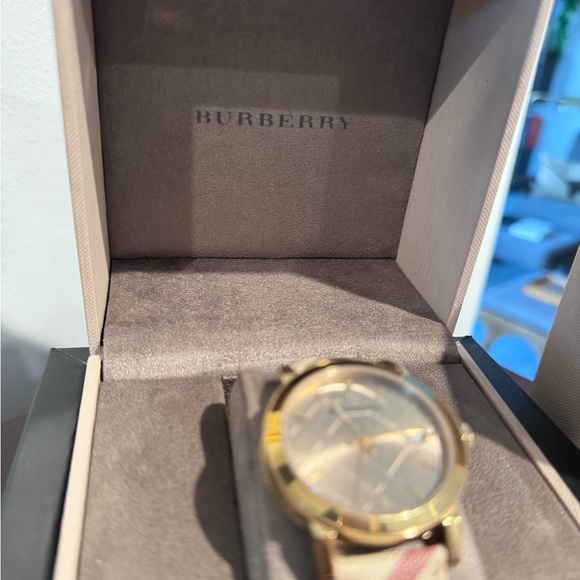 Burberry Watch - Picture 3 of 10